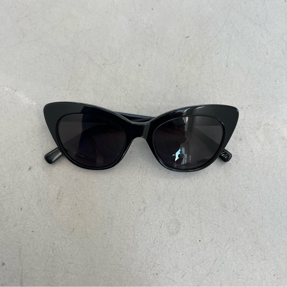 Elizabeth and James Black Vale Cat Eye Sunglasses